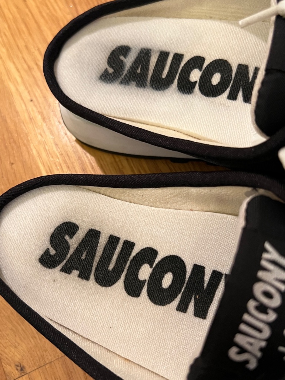 Women's Saucony Jazz XT 600 Black White Silver Sneaker Mules Clogs US Size 7 - Picture 7 of 7